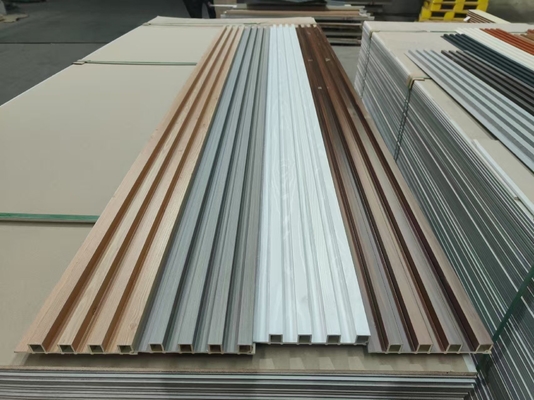Painel de parede de WPC para decoração de interiores Tamanho 290.00cm * 17.00cm * 22.00cm Fácil de instalar e manter