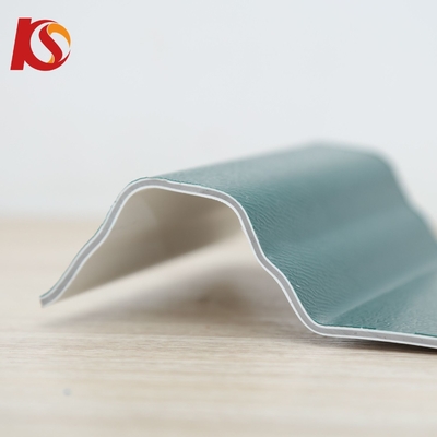 Painéis de telhado de PVC industrial com pacote de design colorido Peso bruto 2.000kg 1130mmx5900mm Material de PVC resistente à água durável