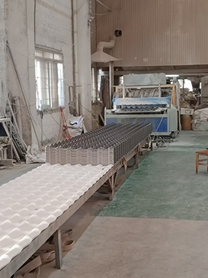 4500-6000m2 por contêiner Quantidade de carregamento Duração de vida longa ASA UPVC chapa de telhado 1050mm Colonial Teja PVC telhado espanhol