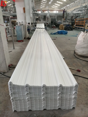 900-1360 mm Chapas onduladas trapezoidais com isolamento térmico Pacote Peso bruto 2.000 kg 1130 mmx5900 mm